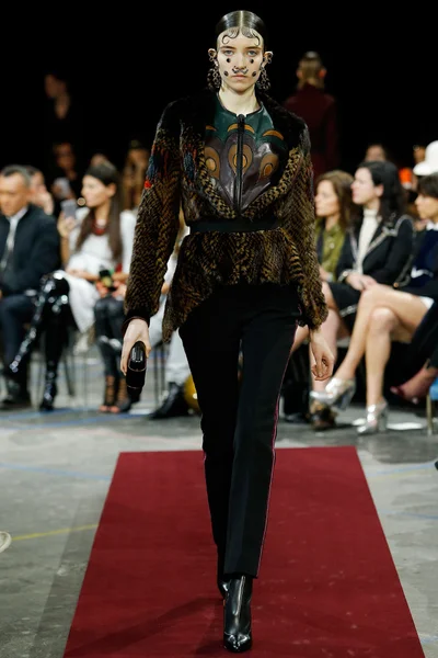 Look 37